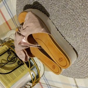 Uggs pink suede bow platform